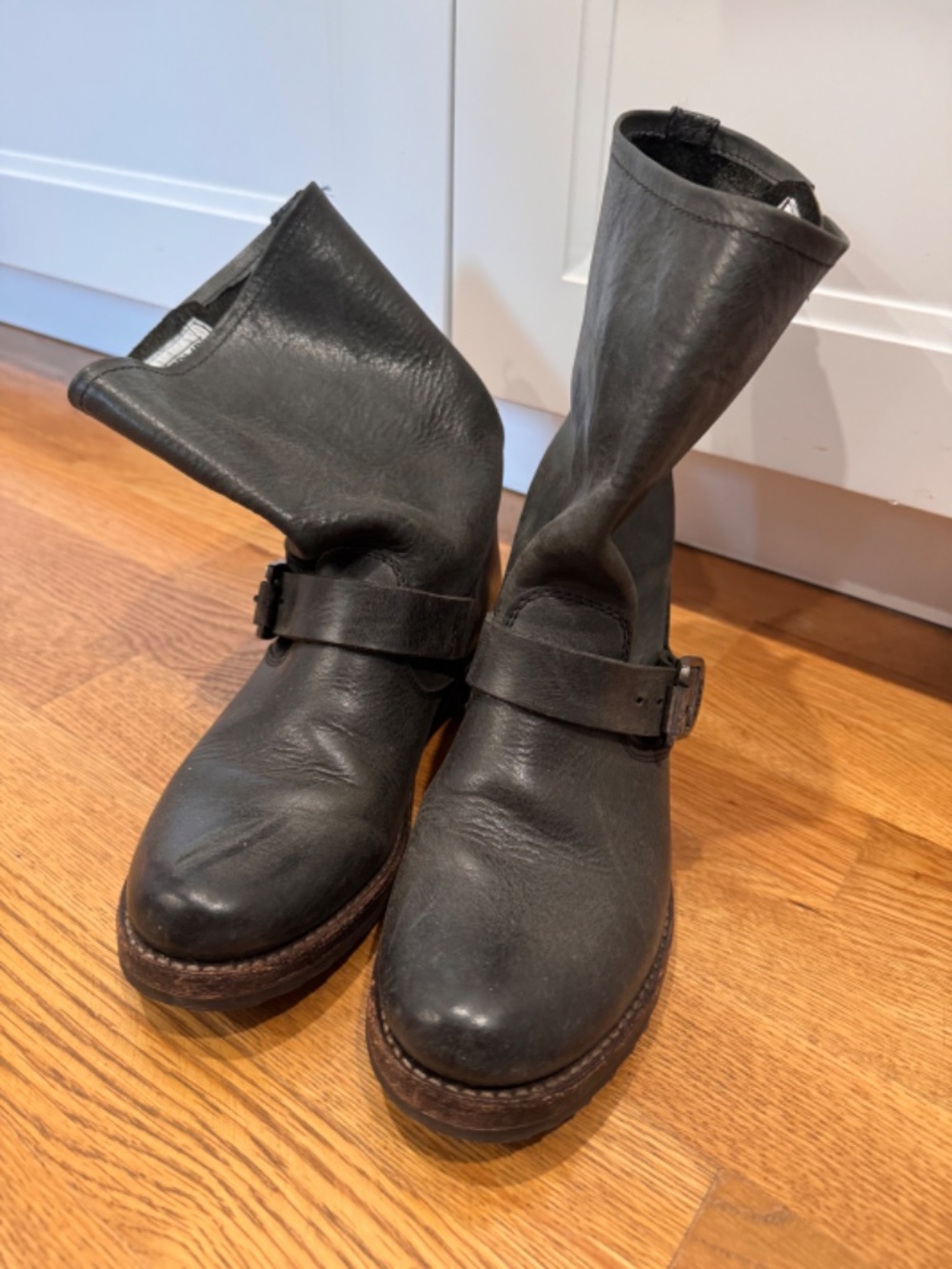 FRYE VERONICA BLACK LEATHER BUCKLE BIKER BOOTS SIZE 7B - Picture 10 of 13